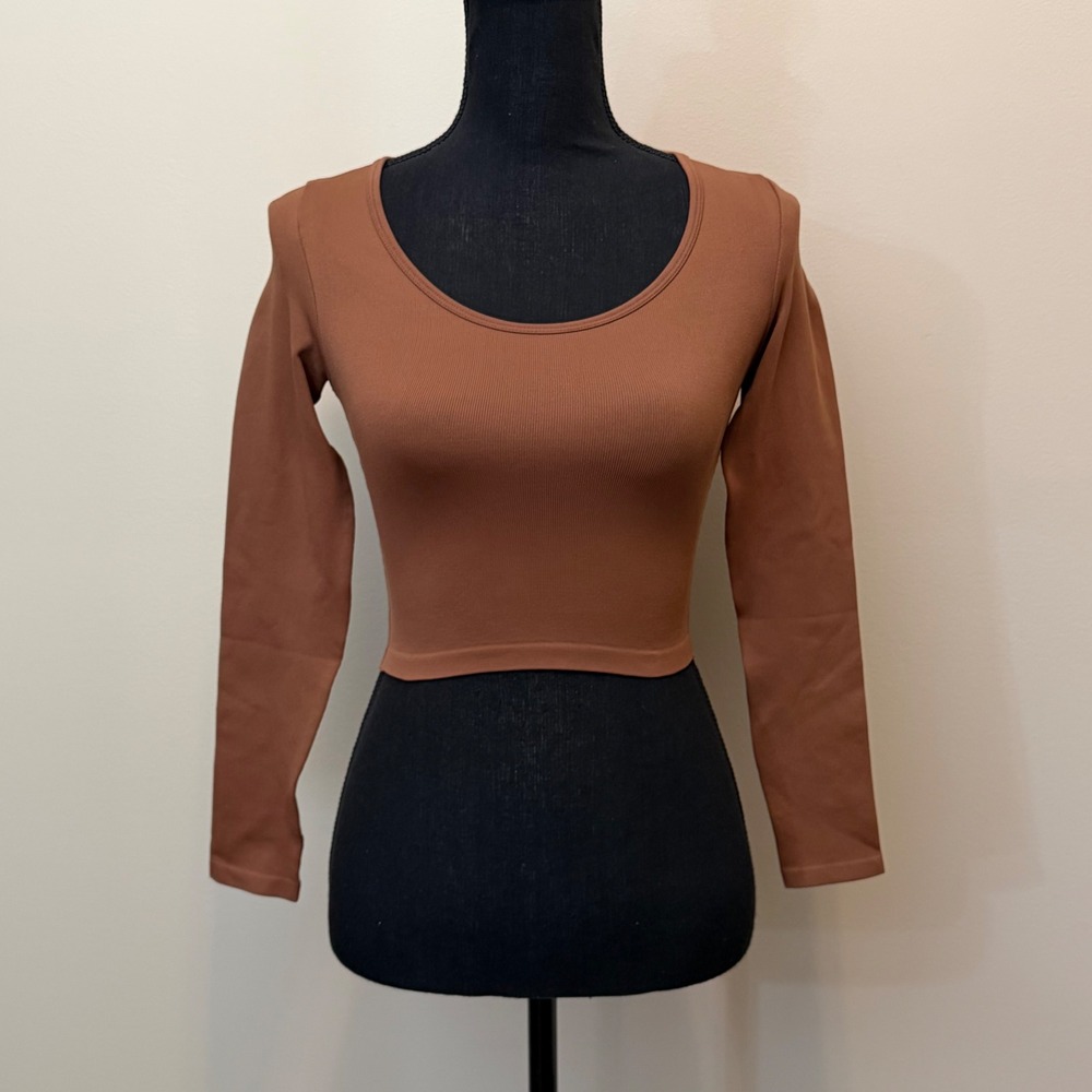 NEW OQQ Women S Brown Ribbed Long Sleeve Crop Top Scoop Neck Seamless Workout